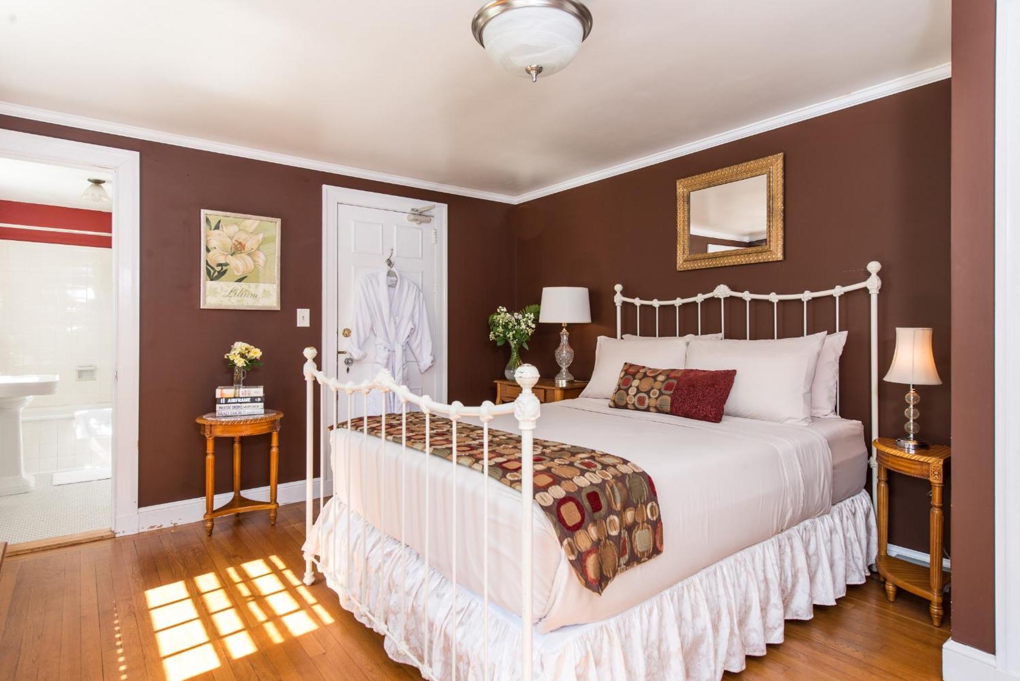 Deluxe Queen Room Mountainview Room