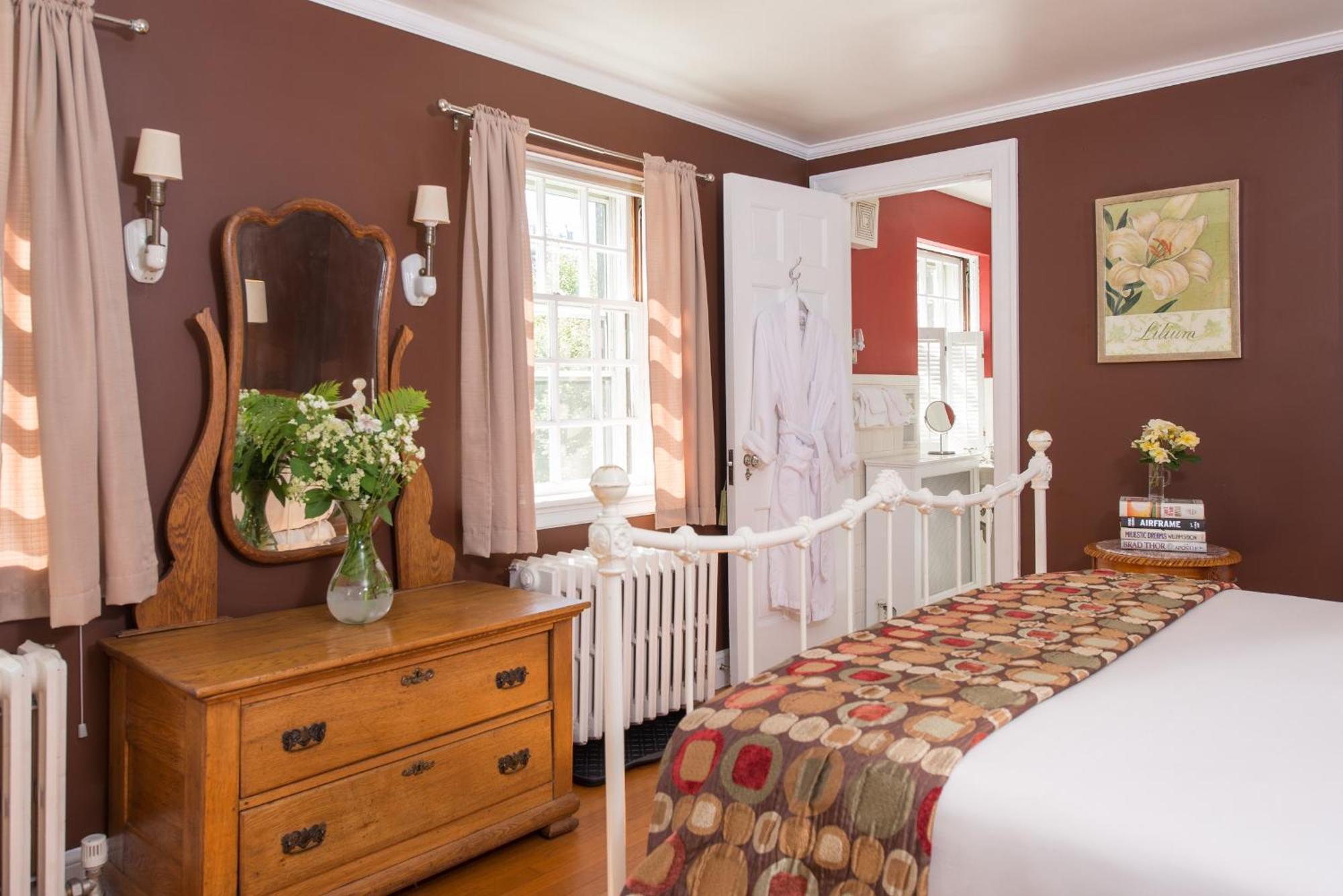 Deluxe Queen Room Mountainview Room