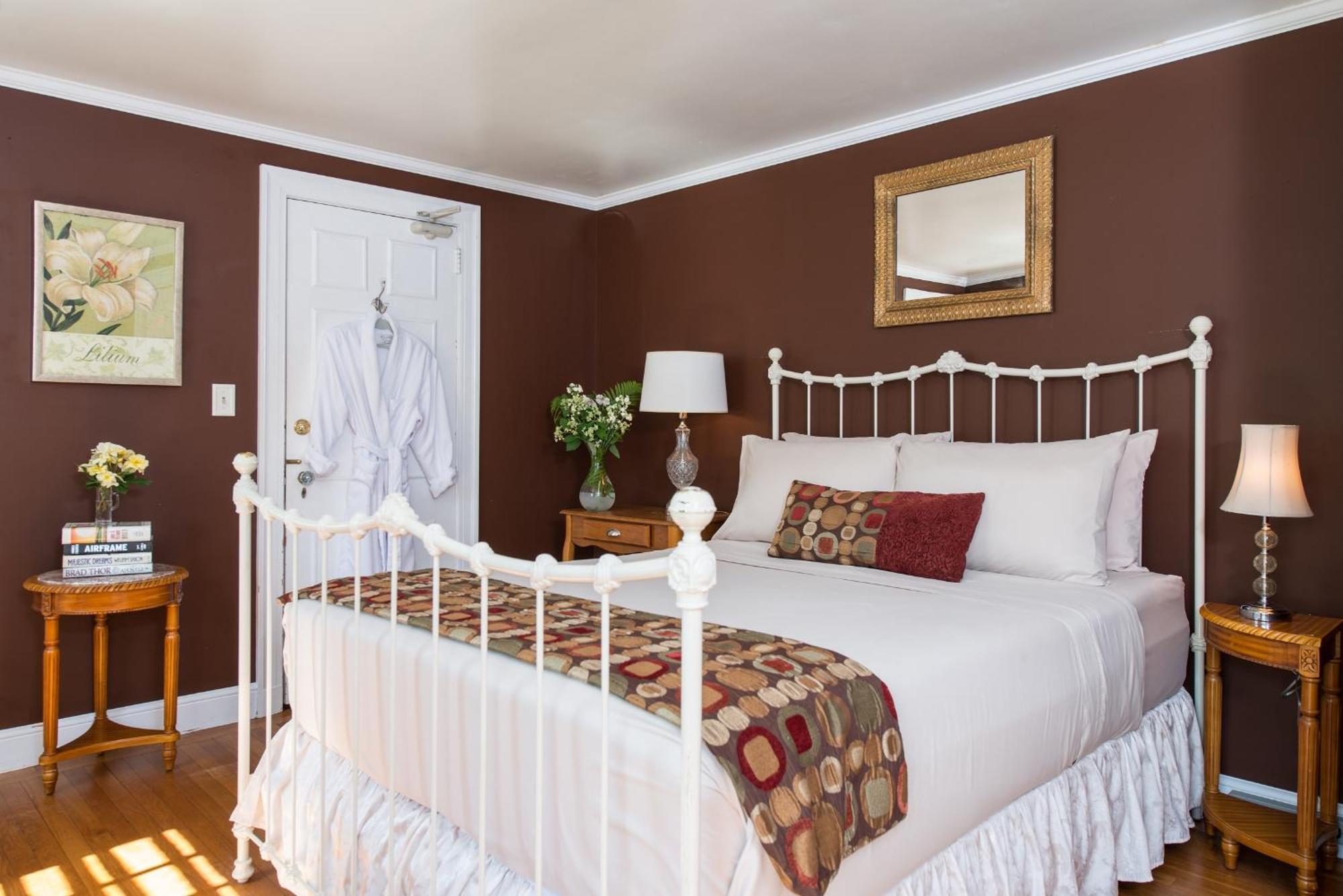 Deluxe Queen Room Mountainview Room
