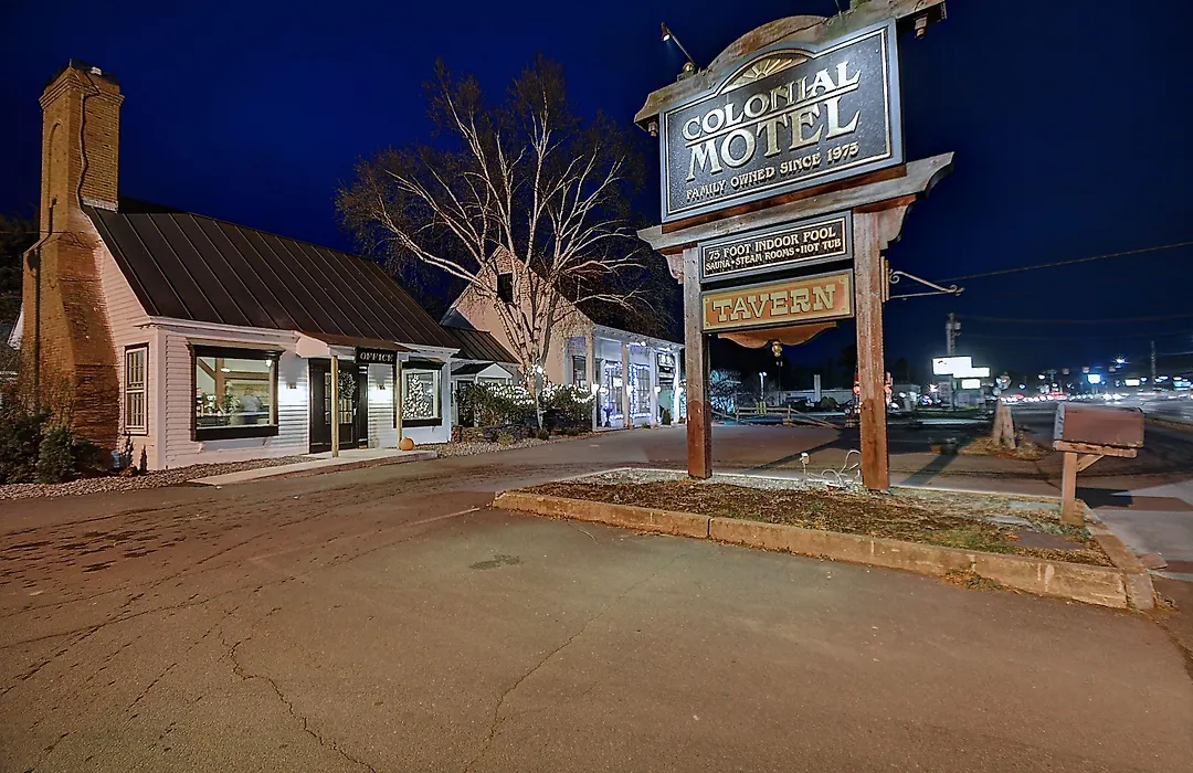 Colonial Motel And Spa-1